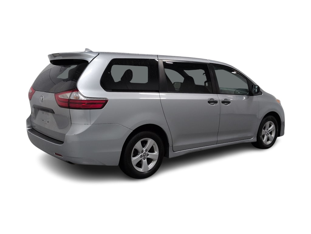 Thumbnail: 2019 Toyota Sienna - 22
