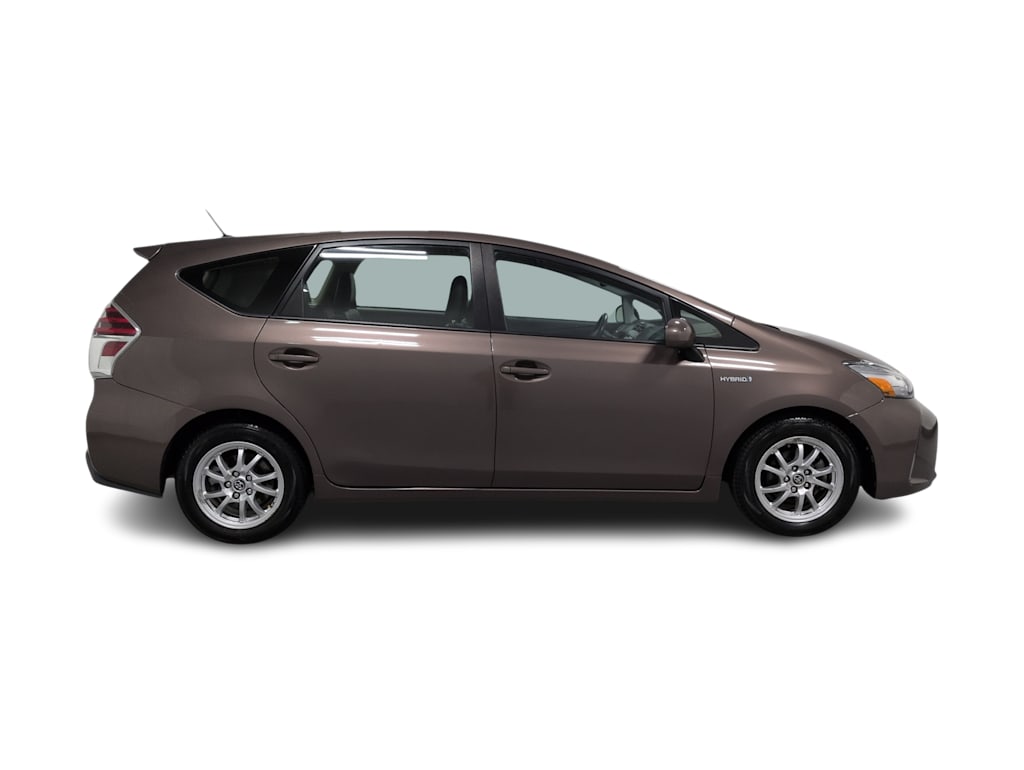 Thumbnail: 2017 Toyota Prius v - 23