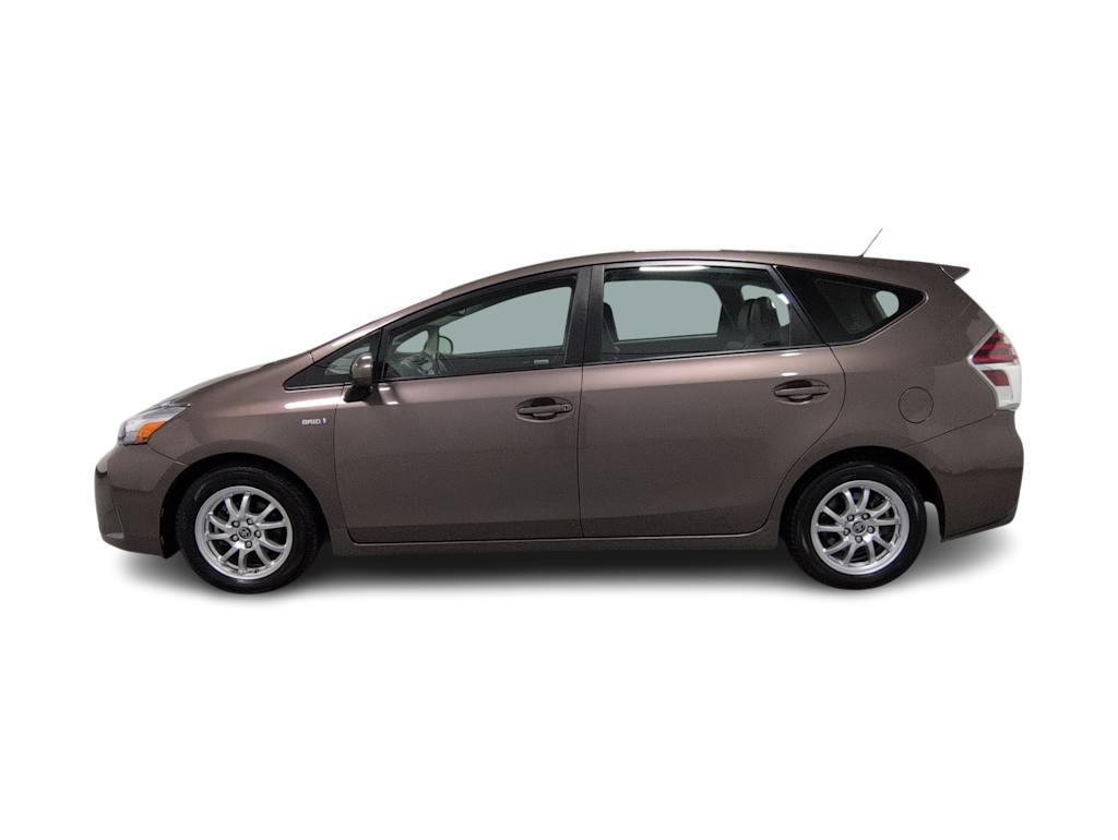Thumbnail: 2017 Toyota Prius v - 3