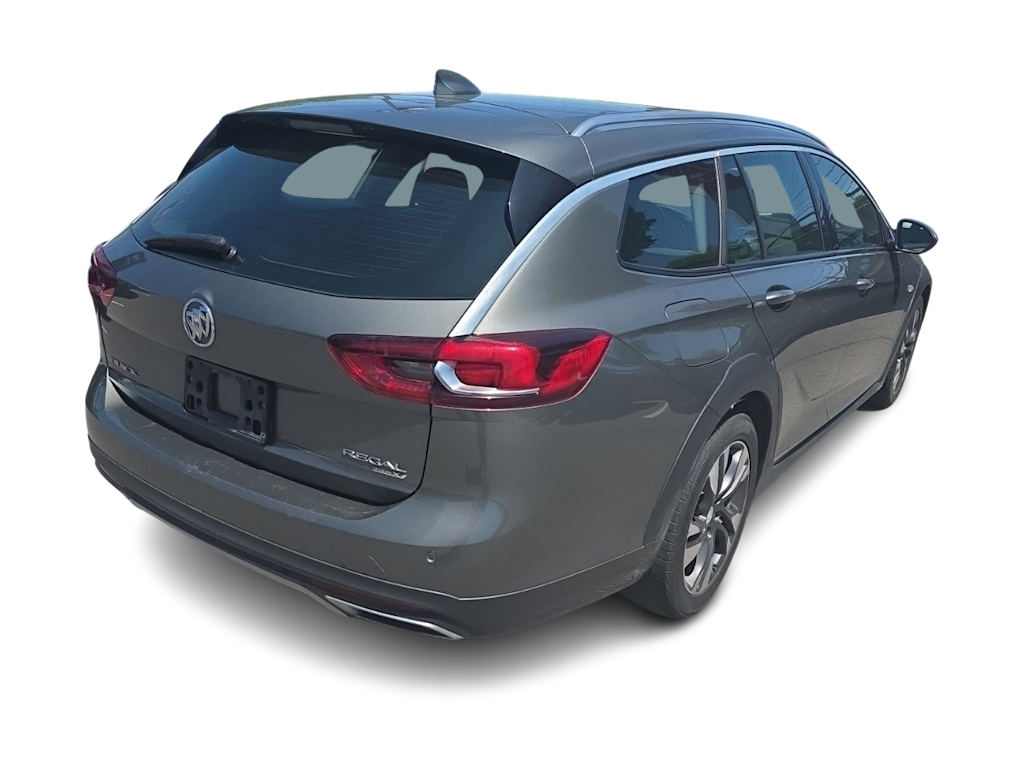 Thumbnail: 2018 Buick Regal - 7