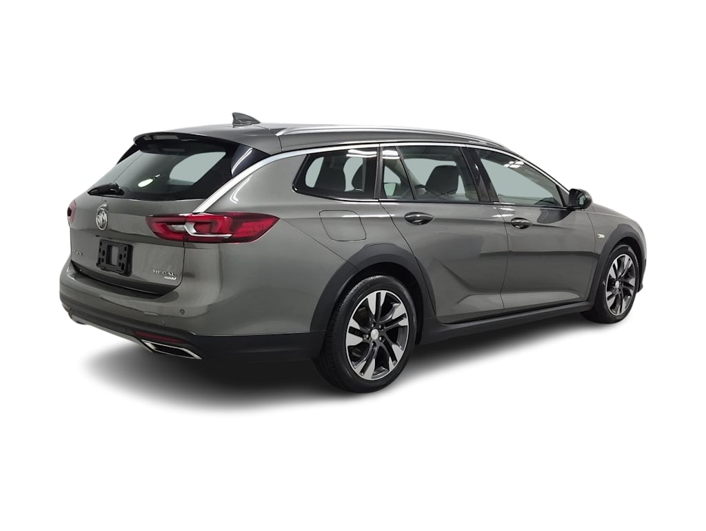 Thumbnail: 2018 Buick Regal - 23