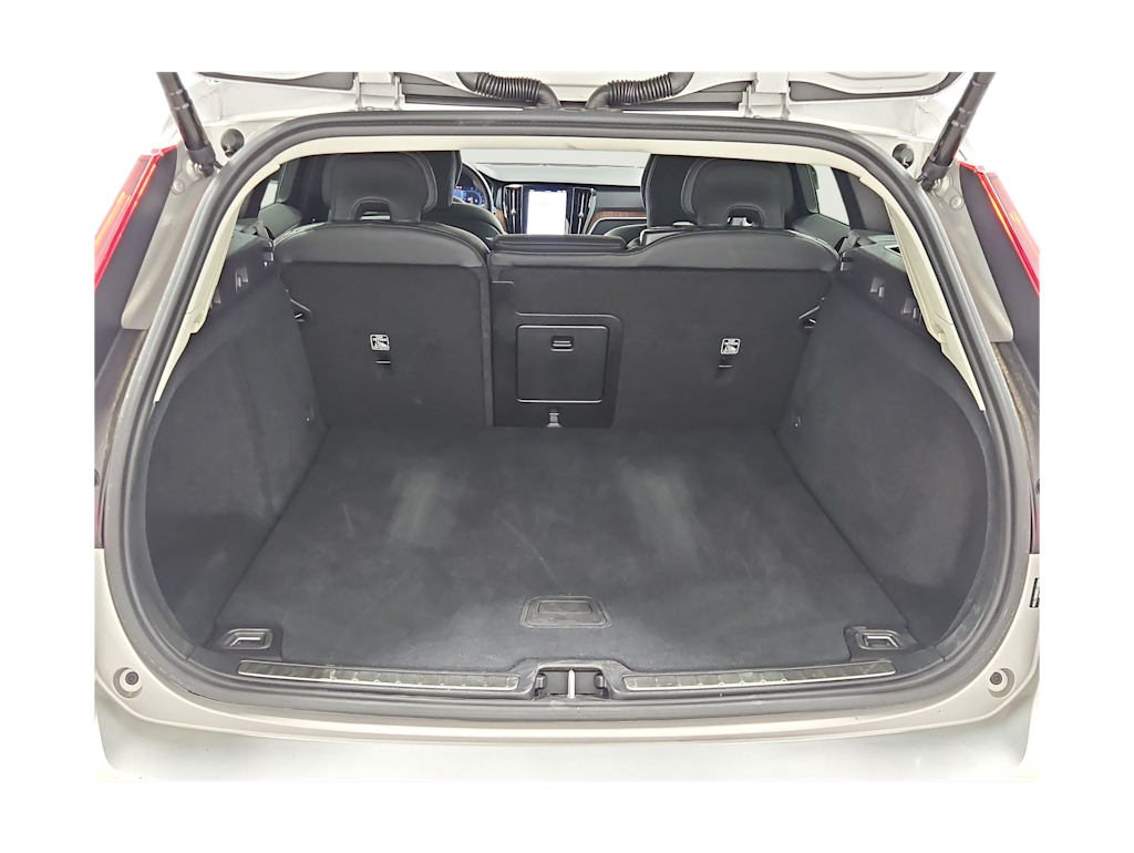 Thumbnail: 2025 Volvo V60 - 18