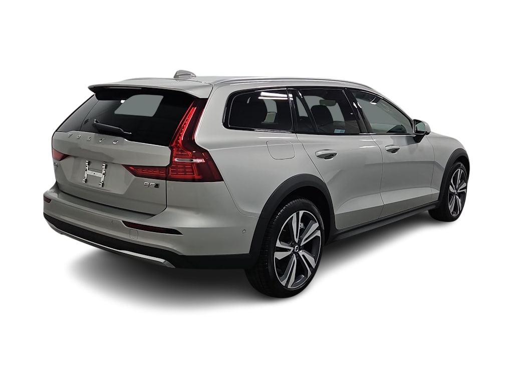Thumbnail: 2025 Volvo V60 - 23