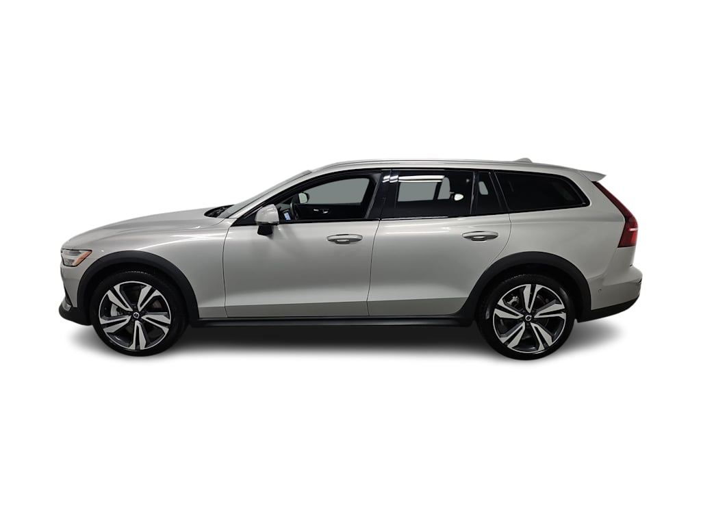 Thumbnail: 2025 Volvo V60 - 3
