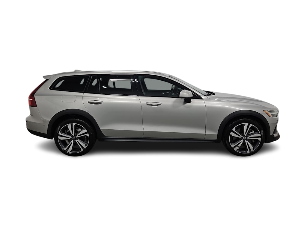 Thumbnail: 2025 Volvo V60 - 24