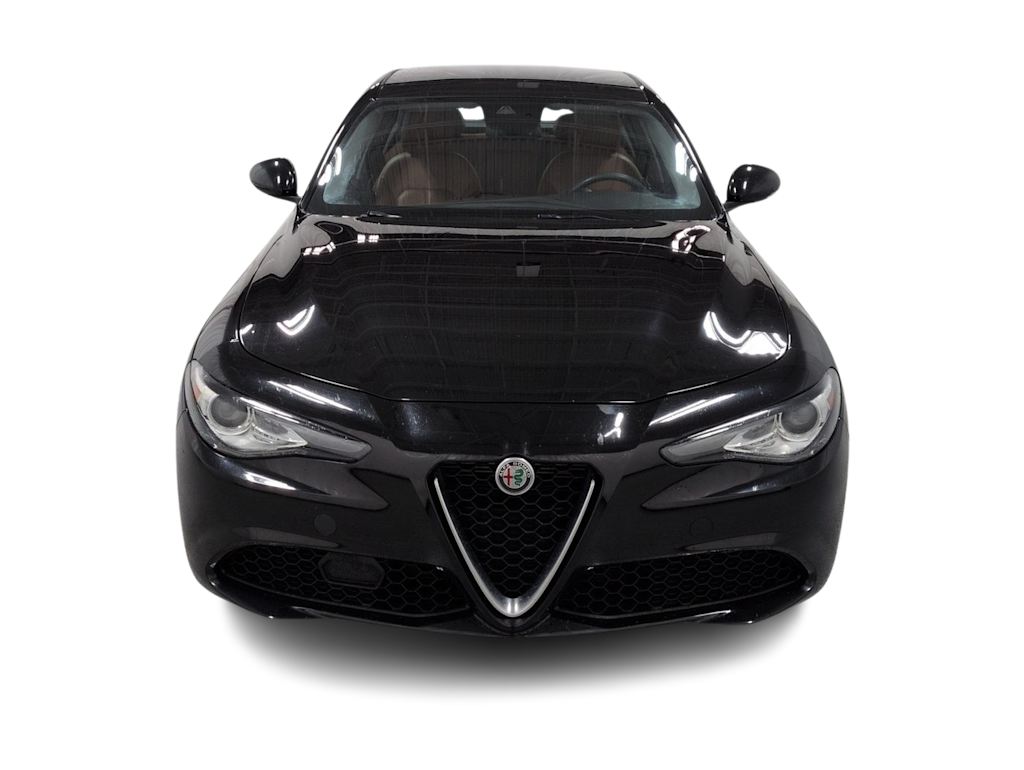 Thumbnail: 2021 Alfa Romeo Giulia - 5