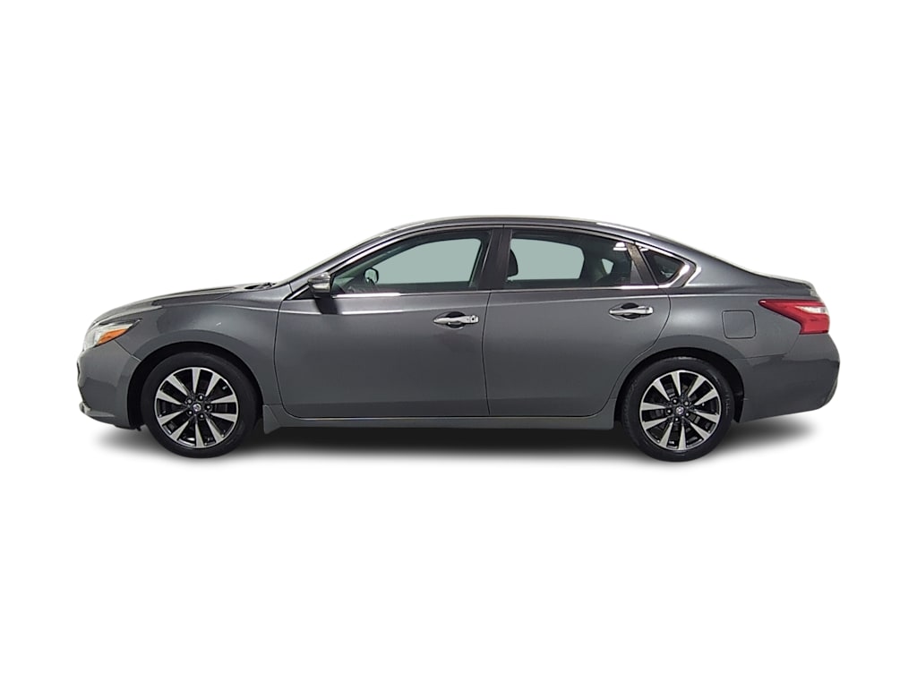 Thumbnail: 2017 Nissan Altima - 3