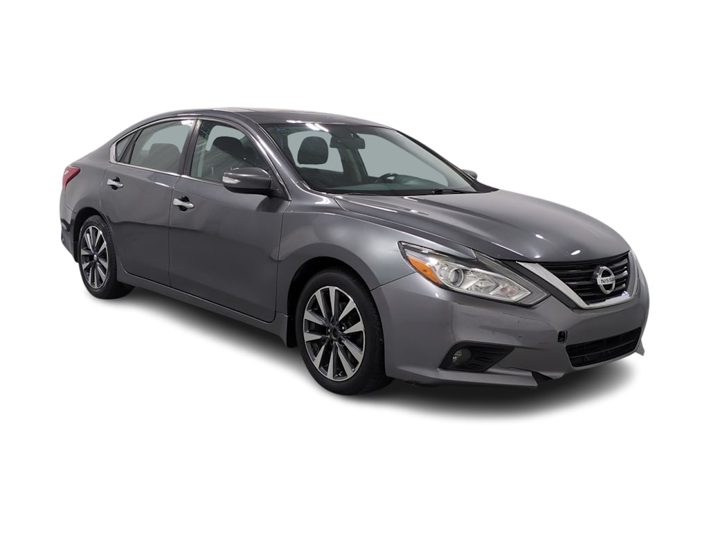 Thumbnail: 2017 Nissan Altima - 19