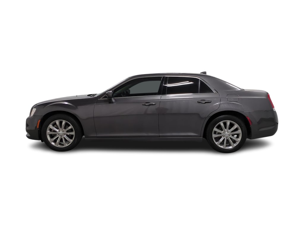 Thumbnail: 2022 Chrysler 300 - 3