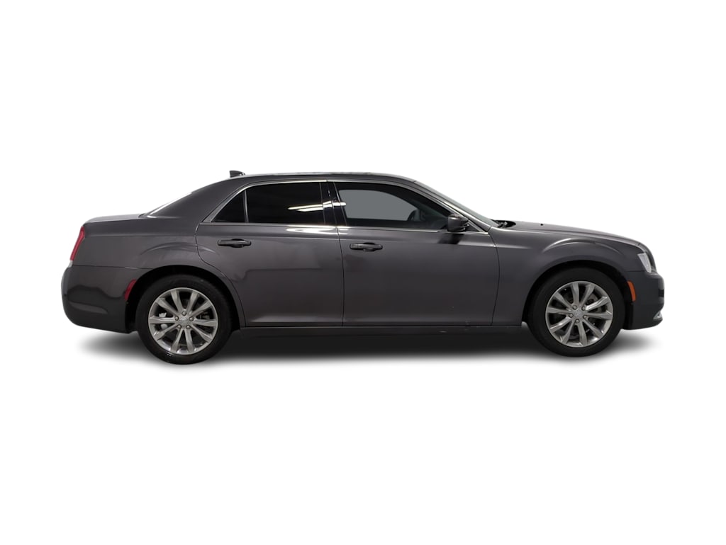 Thumbnail: 2022 Chrysler 300 - 24