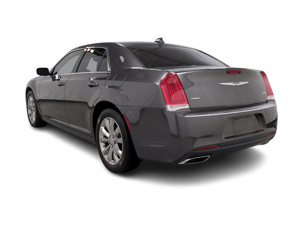 Thumbnail: 2022 Chrysler 300 - 4