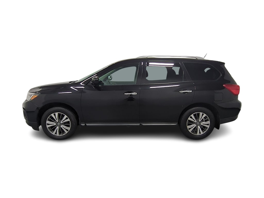 Thumbnail: 2017 Nissan Pathfinder - 3