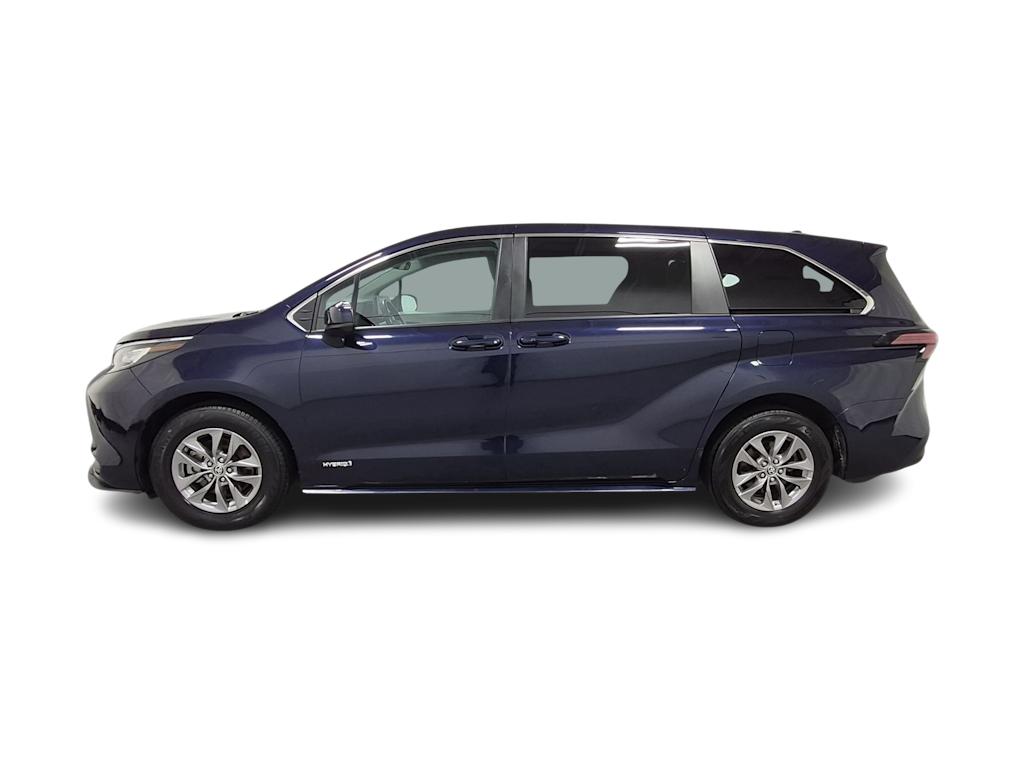 Thumbnail: 2021 Toyota Sienna - 3