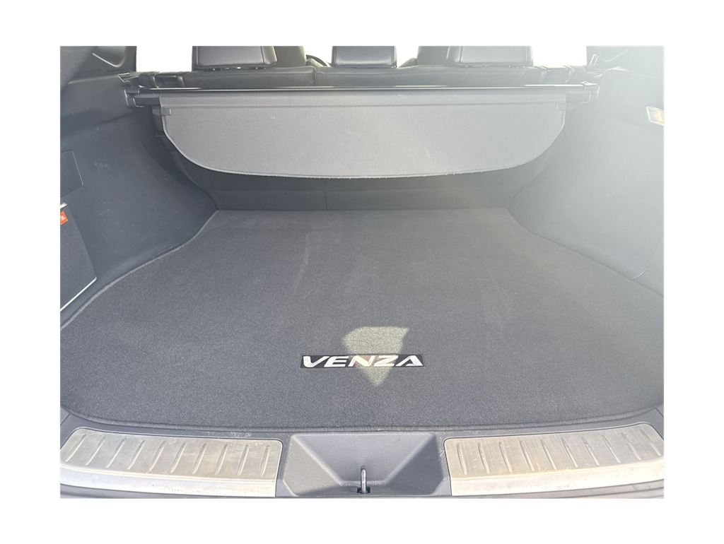 2023 Toyota Venza Limited 17
