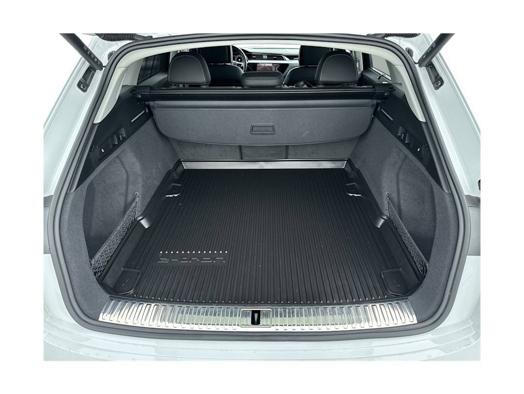 Thumbnail: 2024 Audi Q8 e-tron - 17