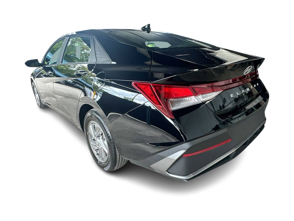 Thumbnail: 2026 Hyundai Elantra - 4