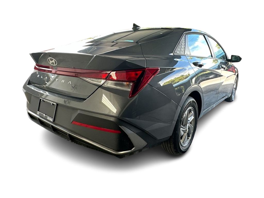 2025 Hyundai Elantra SE - Photo 20