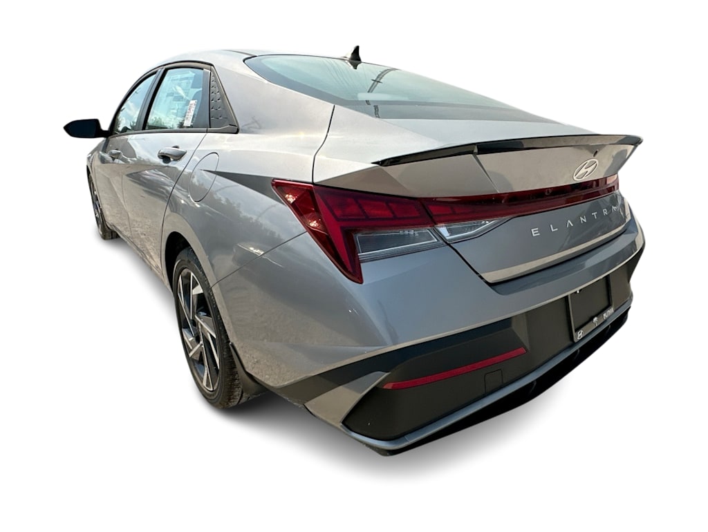 Thumbnail: 2025 Hyundai Elantra - 4
