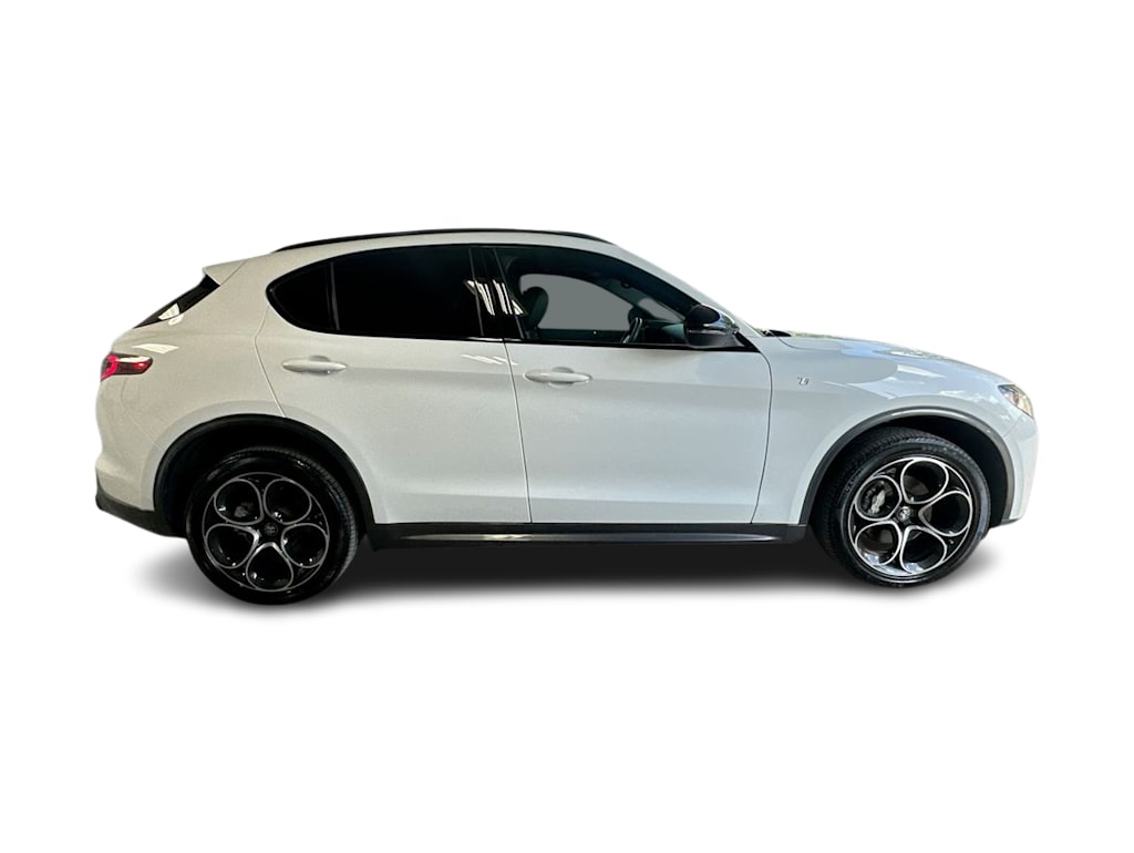 Thumbnail: 2024 Alfa Romeo Stelvio - 21