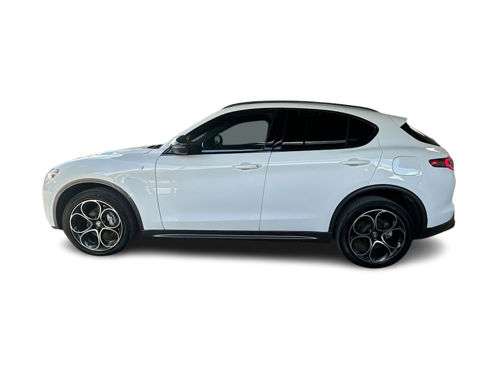 Thumbnail: 2024 Alfa Romeo Stelvio - 3
