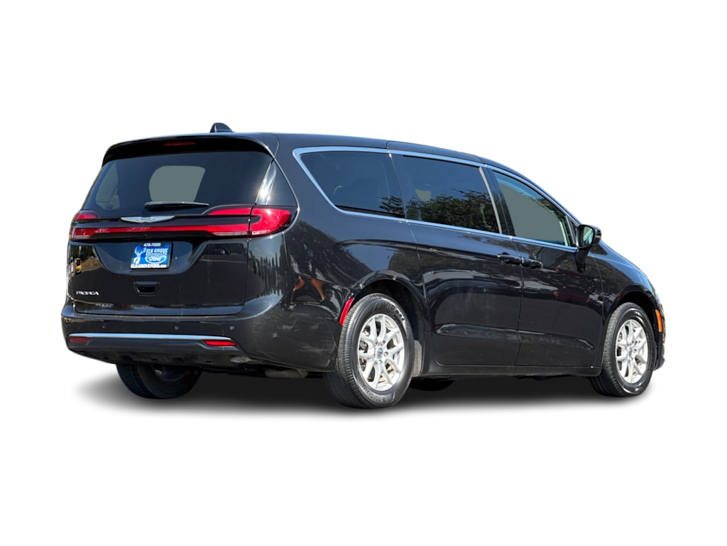 Thumbnail: 2023 Chrysler Pacifica - 17