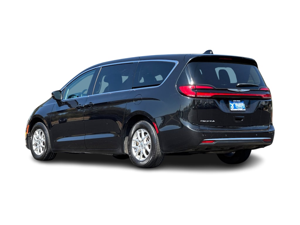 Thumbnail: 2023 Chrysler Pacifica - 4