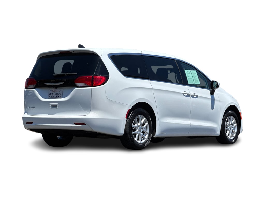 Thumbnail: 2023 Chrysler Voyager - 16