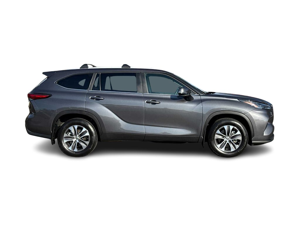 2023 Toyota Highlander XLE 18