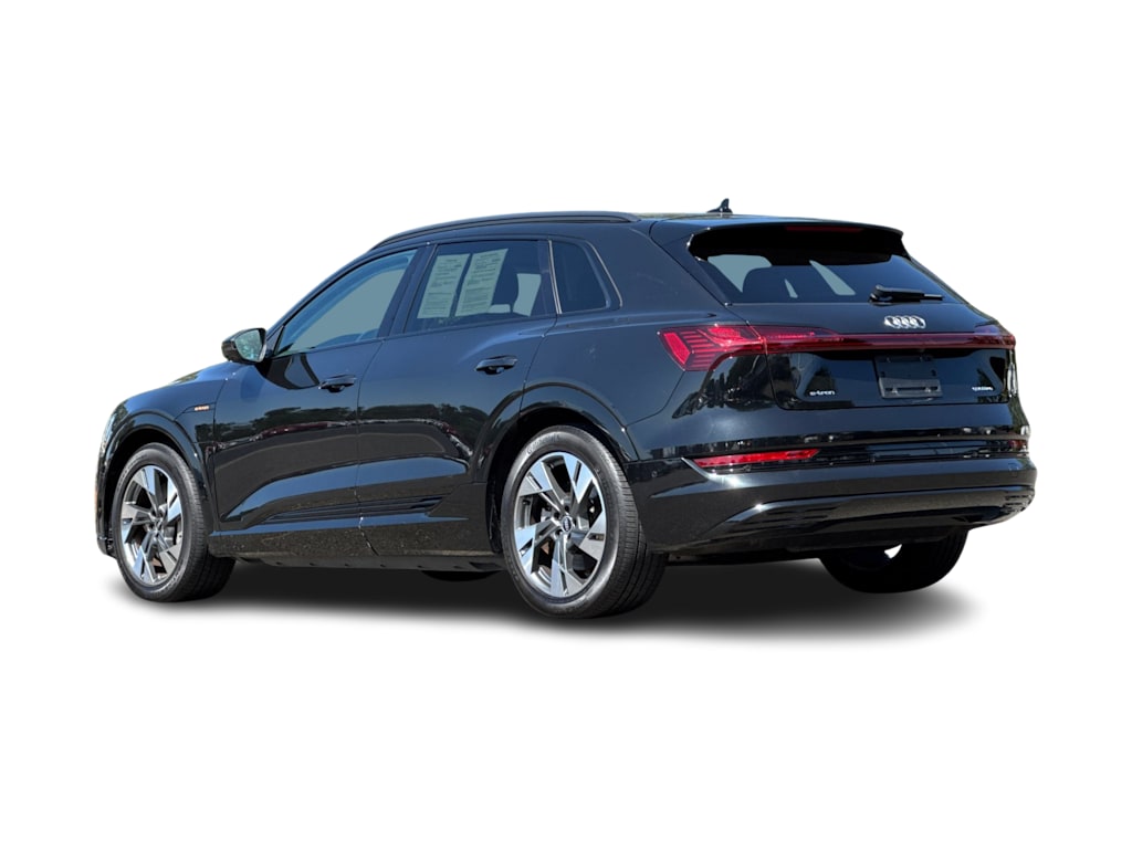 Thumbnail: 2021 Audi e-tron - 4