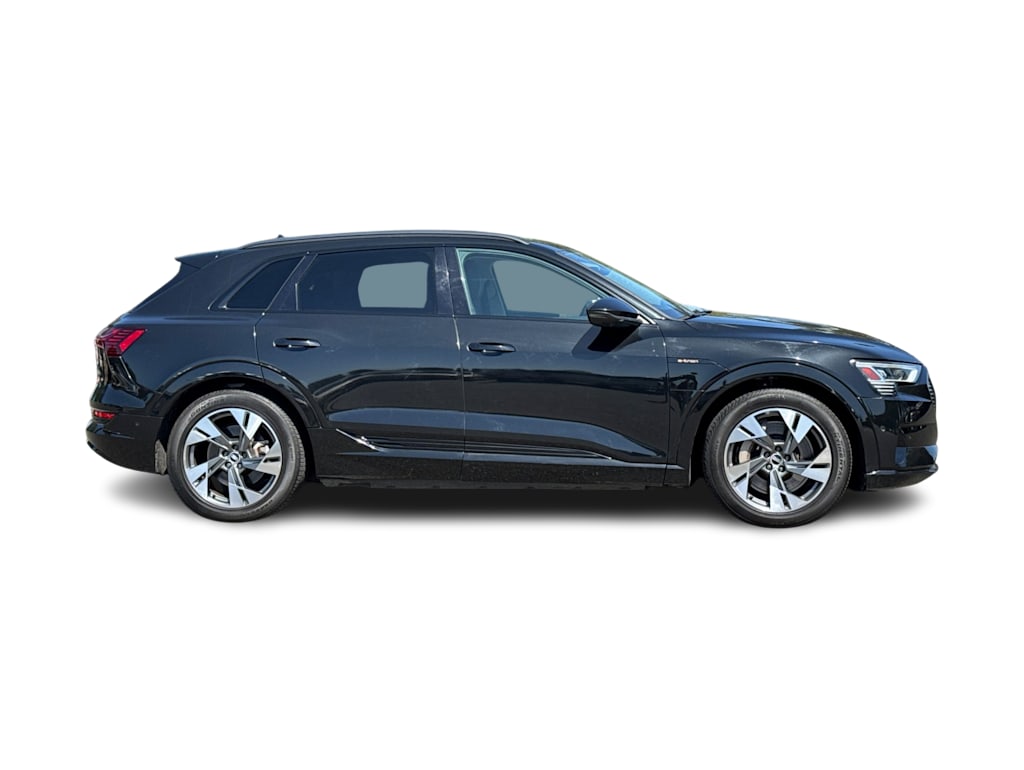 Thumbnail: 2021 Audi e-tron - 20