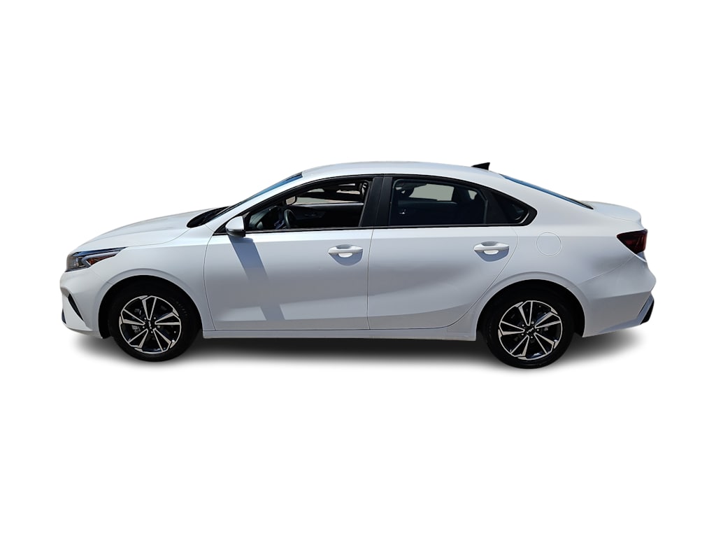Thumbnail: 2024 Kia Forte - 3