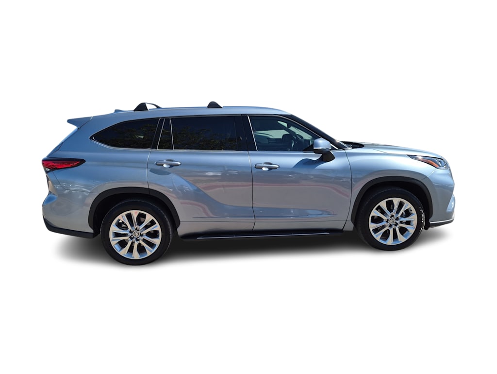 Thumbnail: 2021 Toyota Highlander - 16