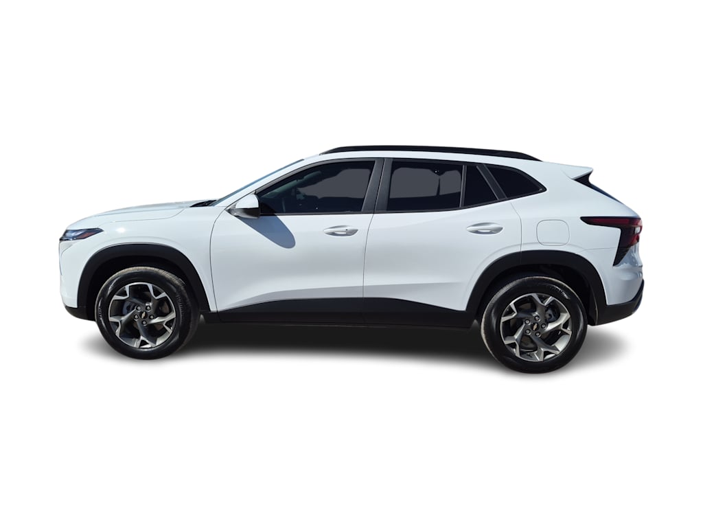 Thumbnail: 2026 Chevrolet Trax - 3