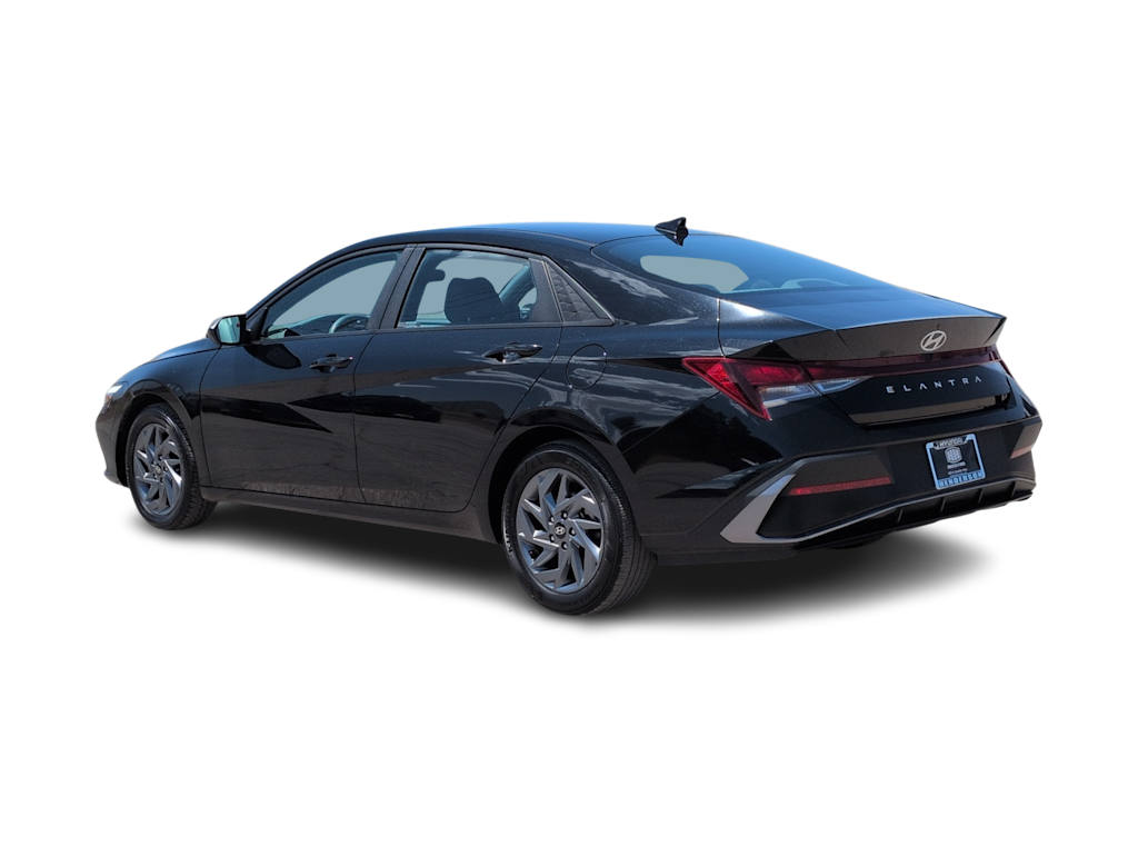 Thumbnail: 2024 Hyundai Elantra - 4