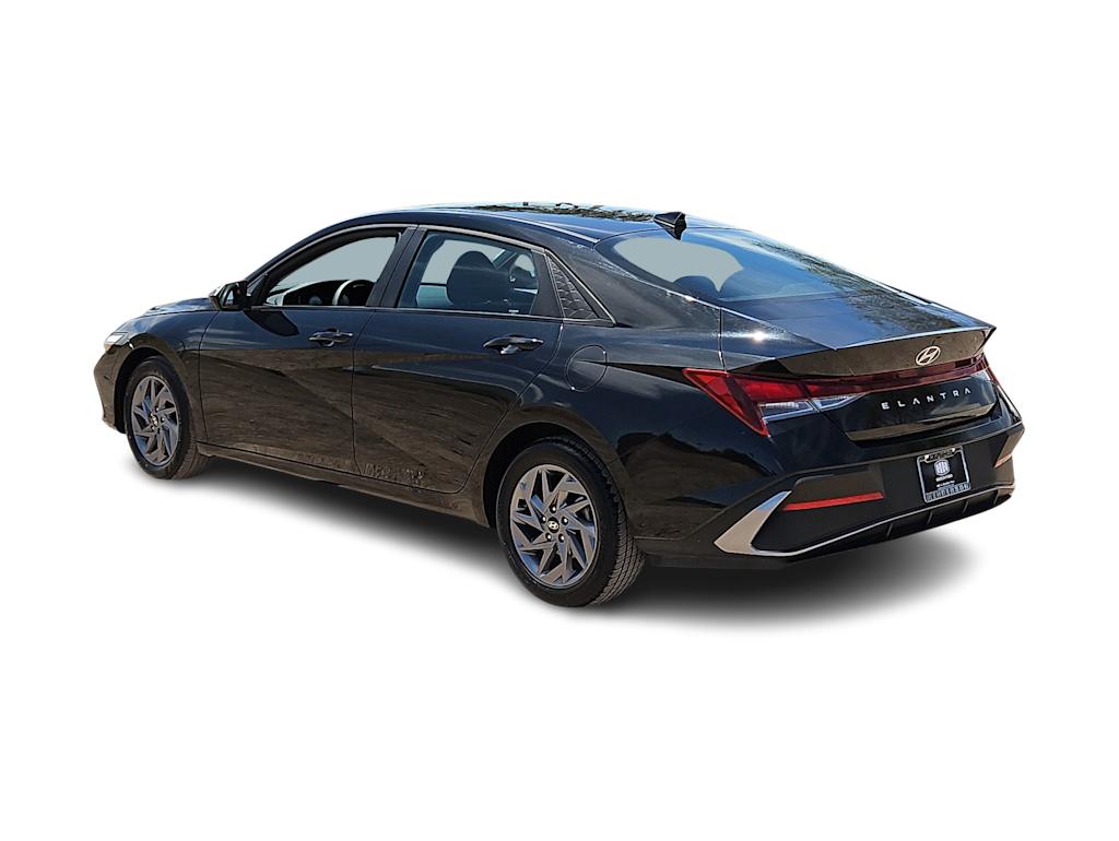 Thumbnail: 2024 Hyundai Elantra - 4