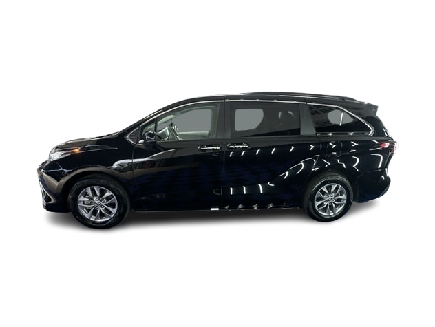 2023 Toyota Sienna XLE 3