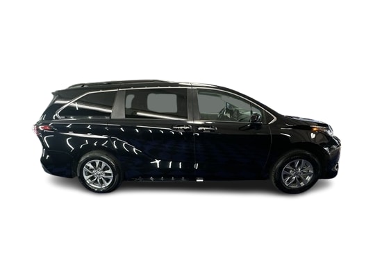 2023 Toyota Sienna XLE 23