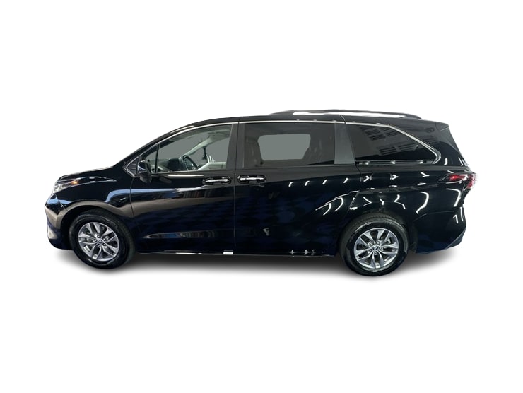 2023 Toyota Sienna XLE 28