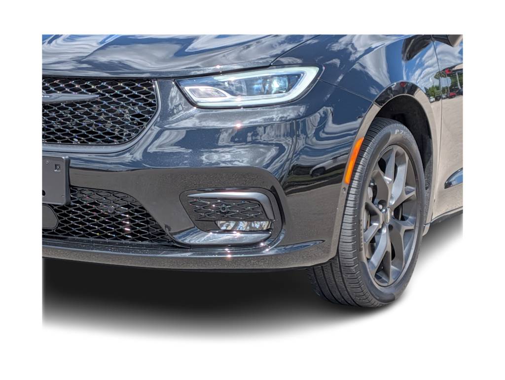 Thumbnail: 2023 Chrysler Pacifica - 22
