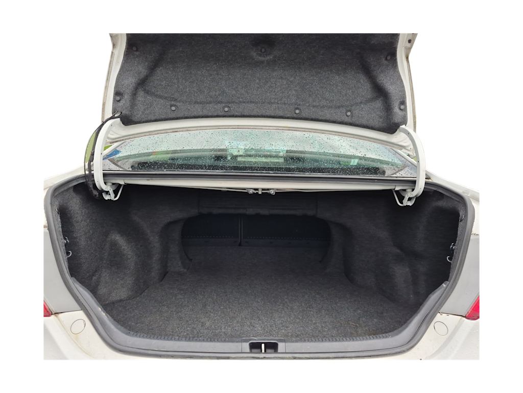 Thumbnail: 2012 Toyota Camry - 18