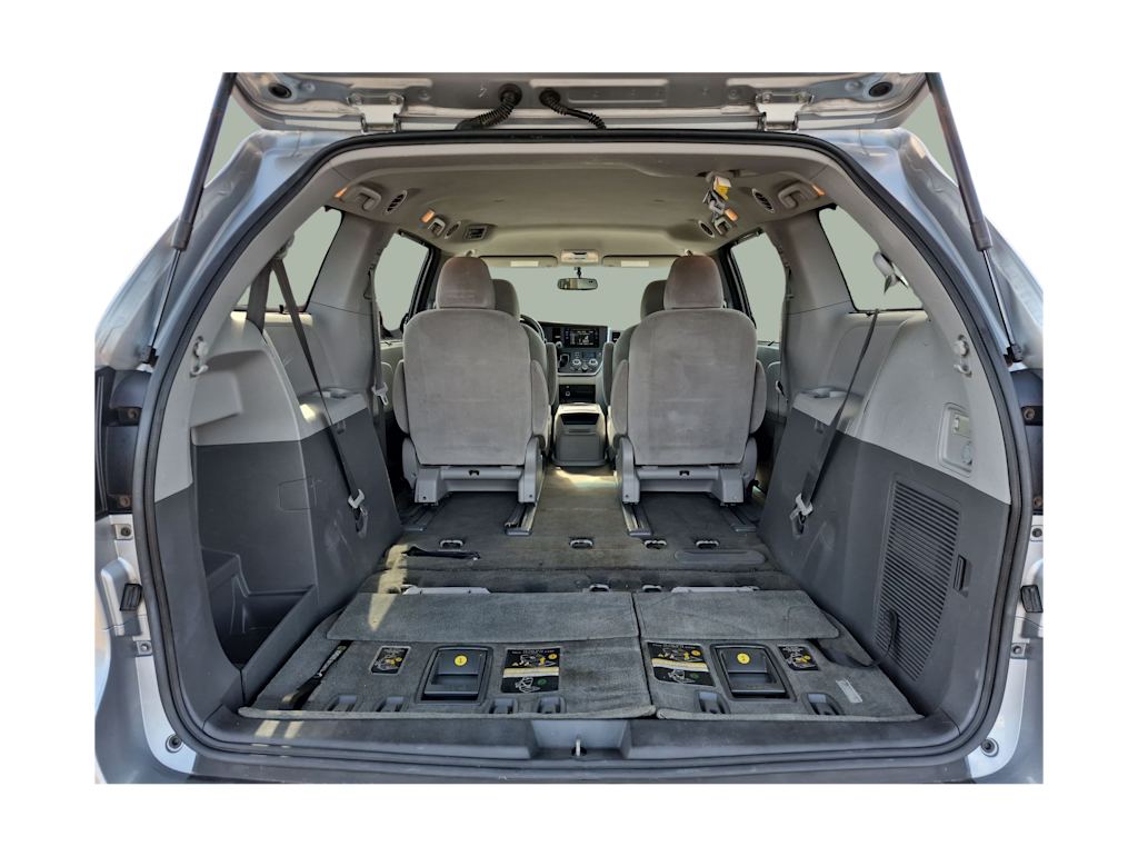 Thumbnail: 2015 Toyota Sienna - 16