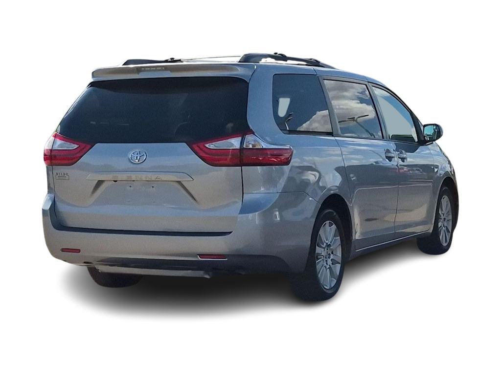 Thumbnail: 2015 Toyota Sienna - 19