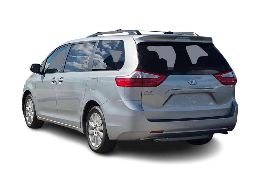 Thumbnail: 2015 Toyota Sienna - 4
