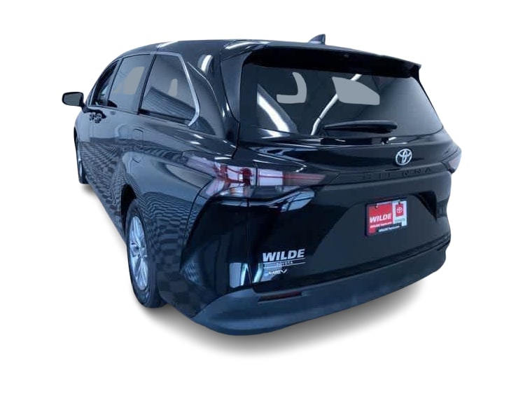 Thumbnail: 2026 Toyota Sienna - 4