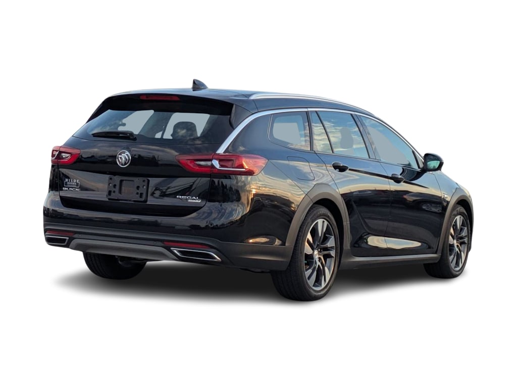 Thumbnail: 2018 Buick Regal - 20