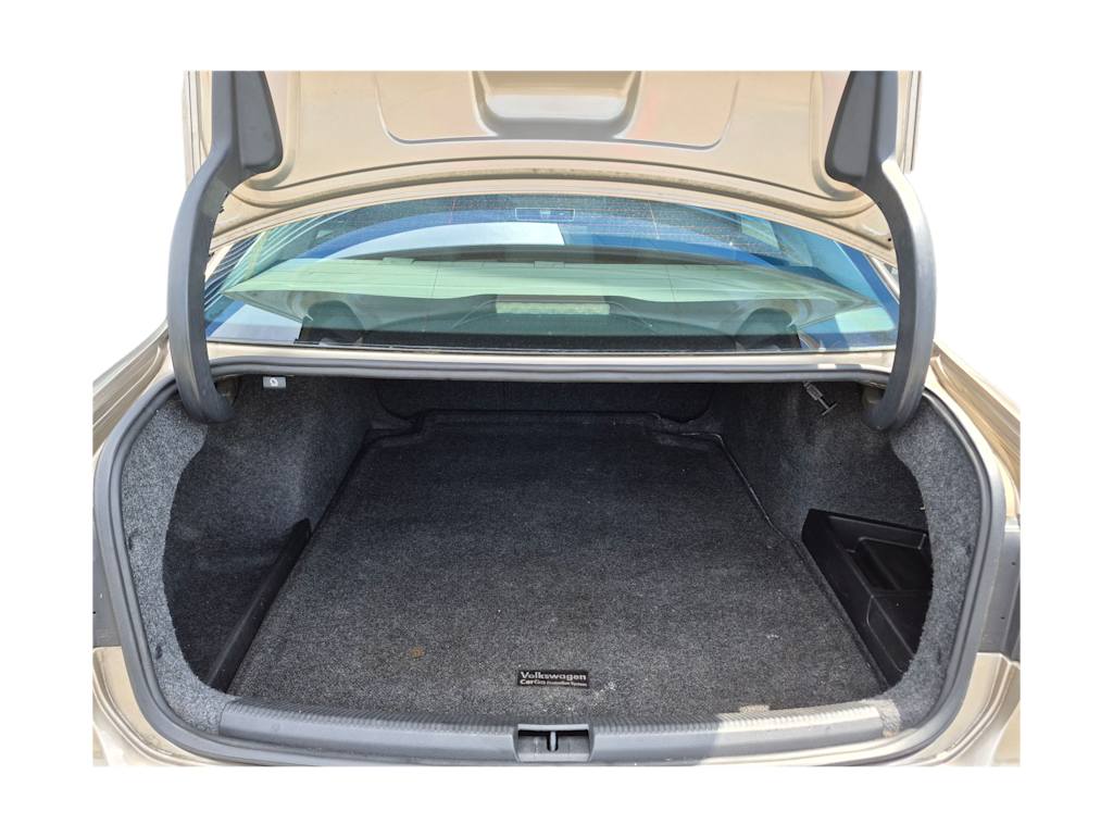 Thumbnail: 2015 Volkswagen Passat - 16