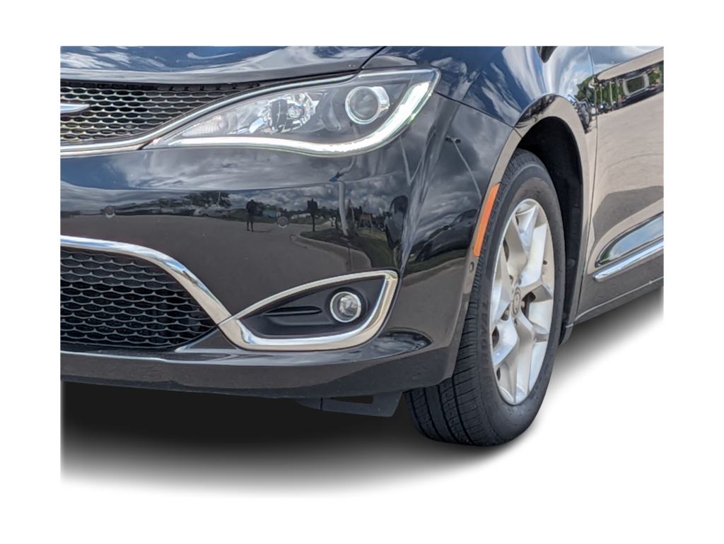 Thumbnail: 2018 Chrysler Pacifica - 24