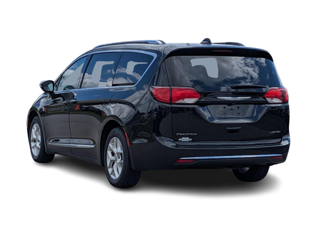 Thumbnail: 2018 Chrysler Pacifica - 4
