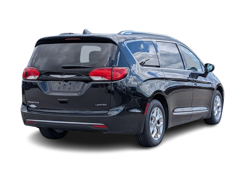 Thumbnail: 2018 Chrysler Pacifica - 20