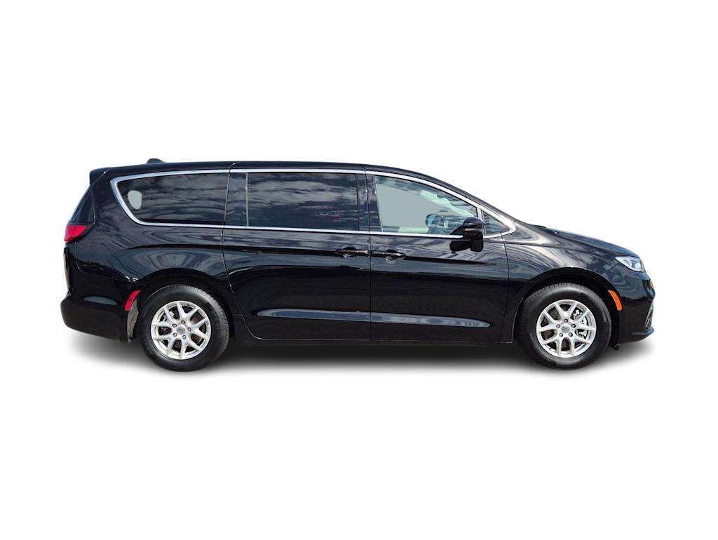 Thumbnail: 2024 Chrysler Pacifica - 20